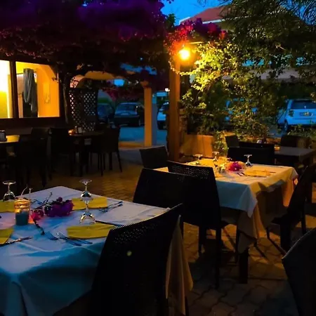 Cala Reale Rooms *